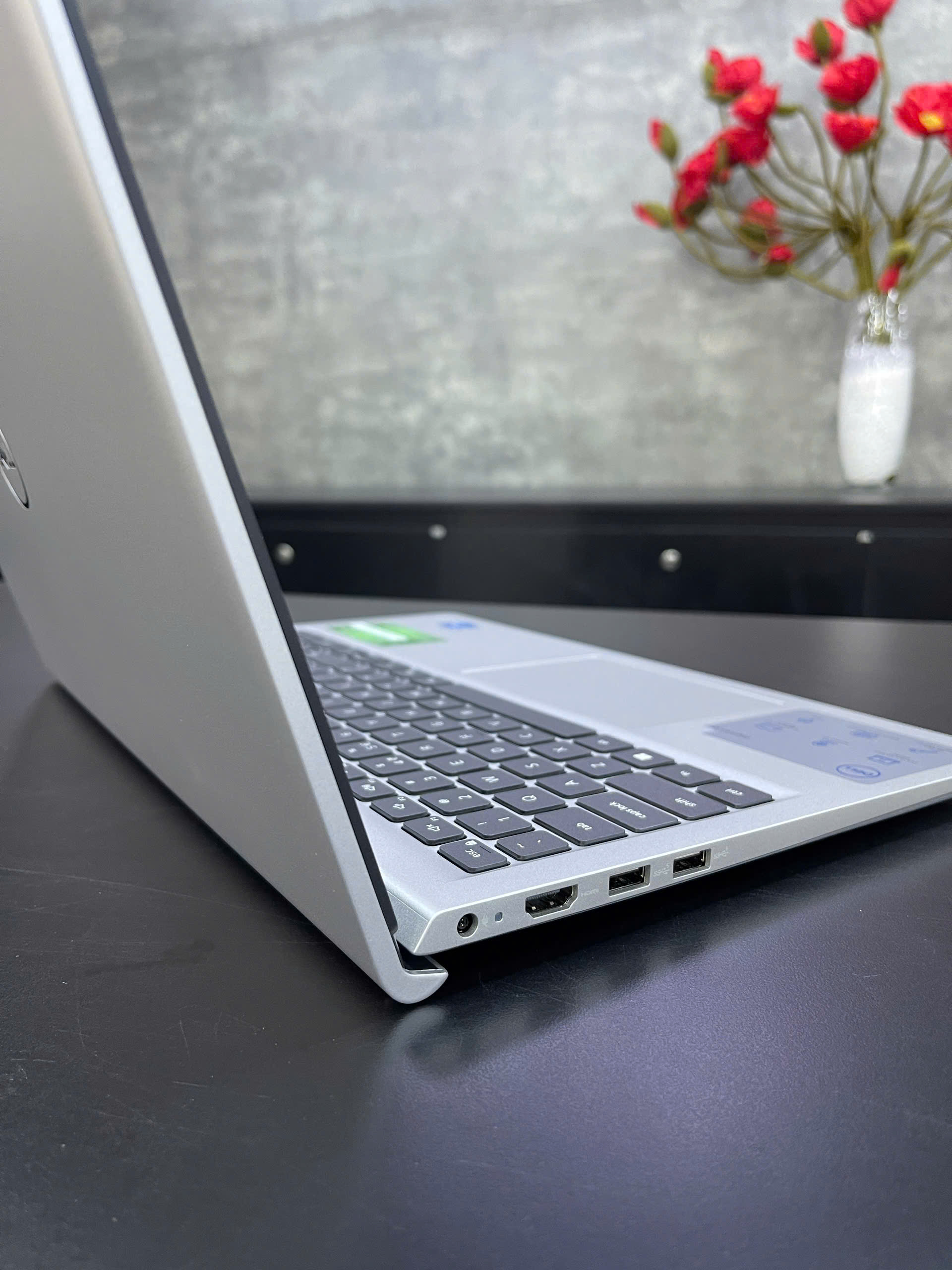 Laptop Dell Inspiron N3530-i3U085W11SLU (i3-1305U/8GB/512GB SSD/15.6" FHD/Win11/Office HS 24/Bạc)