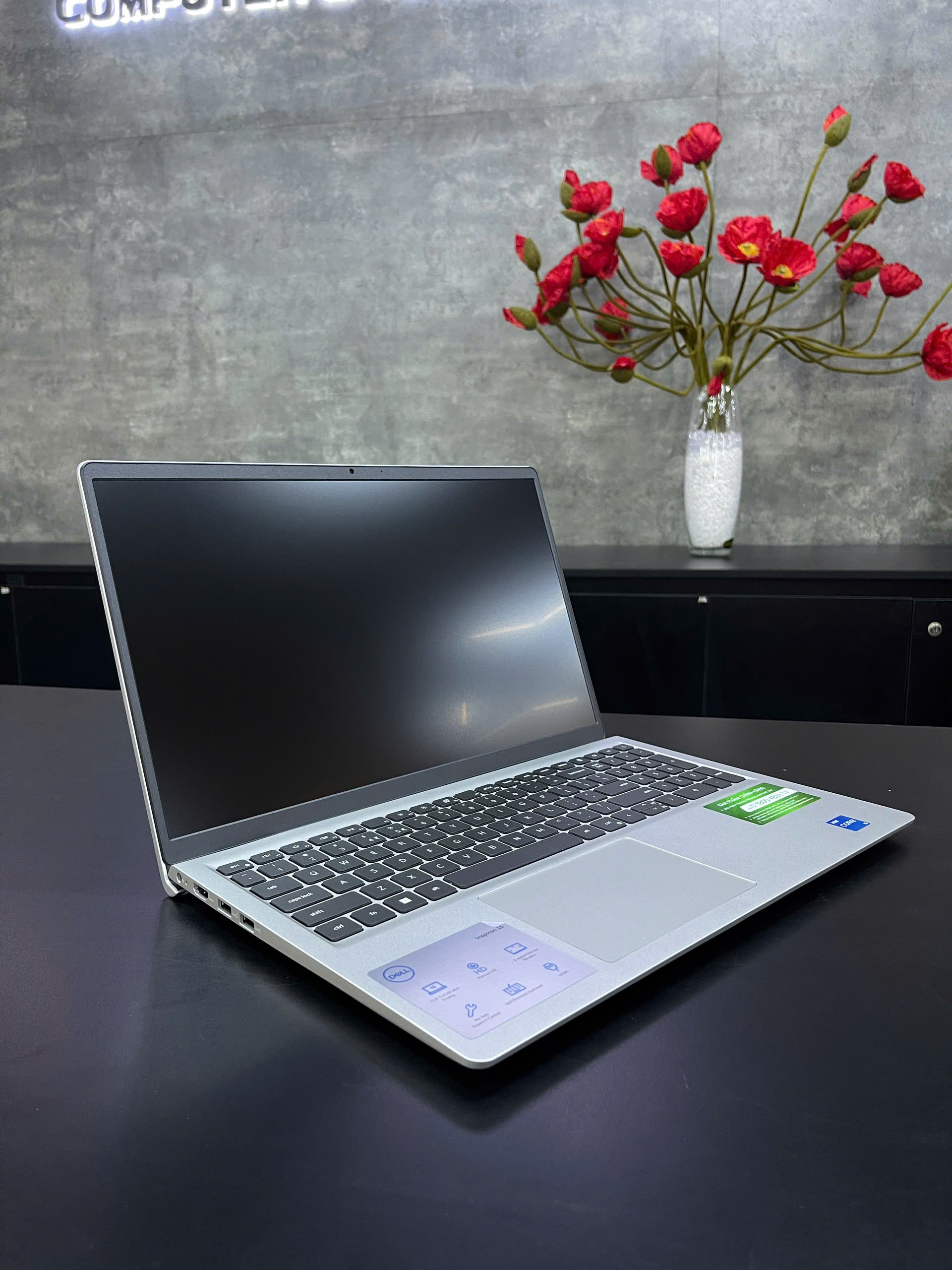 Laptop Dell Inspiron N3530-i3U085W11SLU (i3-1305U/8GB/512GB SSD/15.6" FHD/Win11/Office HS 24/Bạc)