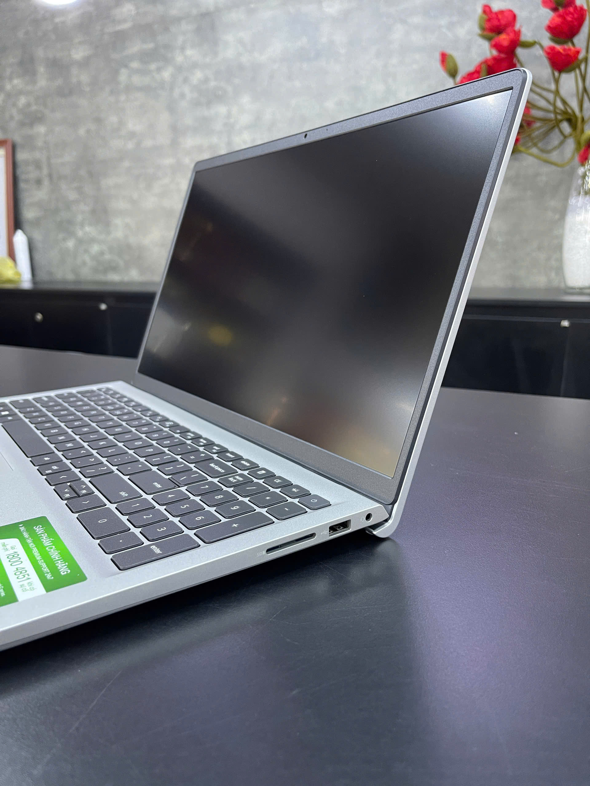 Laptop Dell Inspiron N3530-i3U085W11SLU (i3-1305U/8GB/512GB SSD/15.6" FHD/Win11/Office HS 24/Bạc)