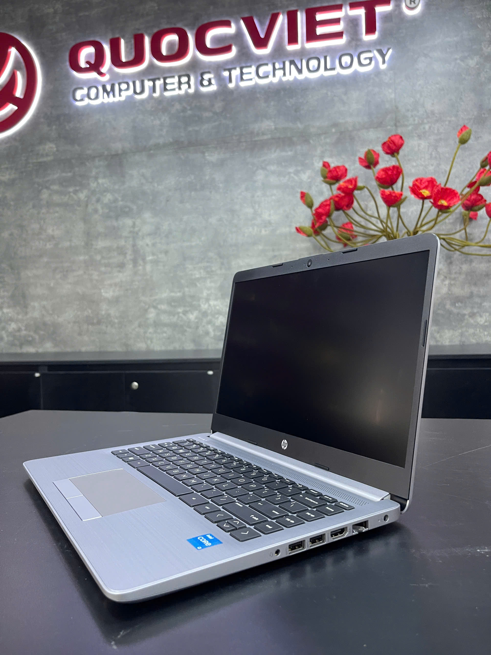 Máy tính xách tay HP 240 G9 AG2J4AT [i3-1215U/8GD4/256GSSD/14.0FHD/WLac/BT5/3C41WHr/W11SL/BẠC]