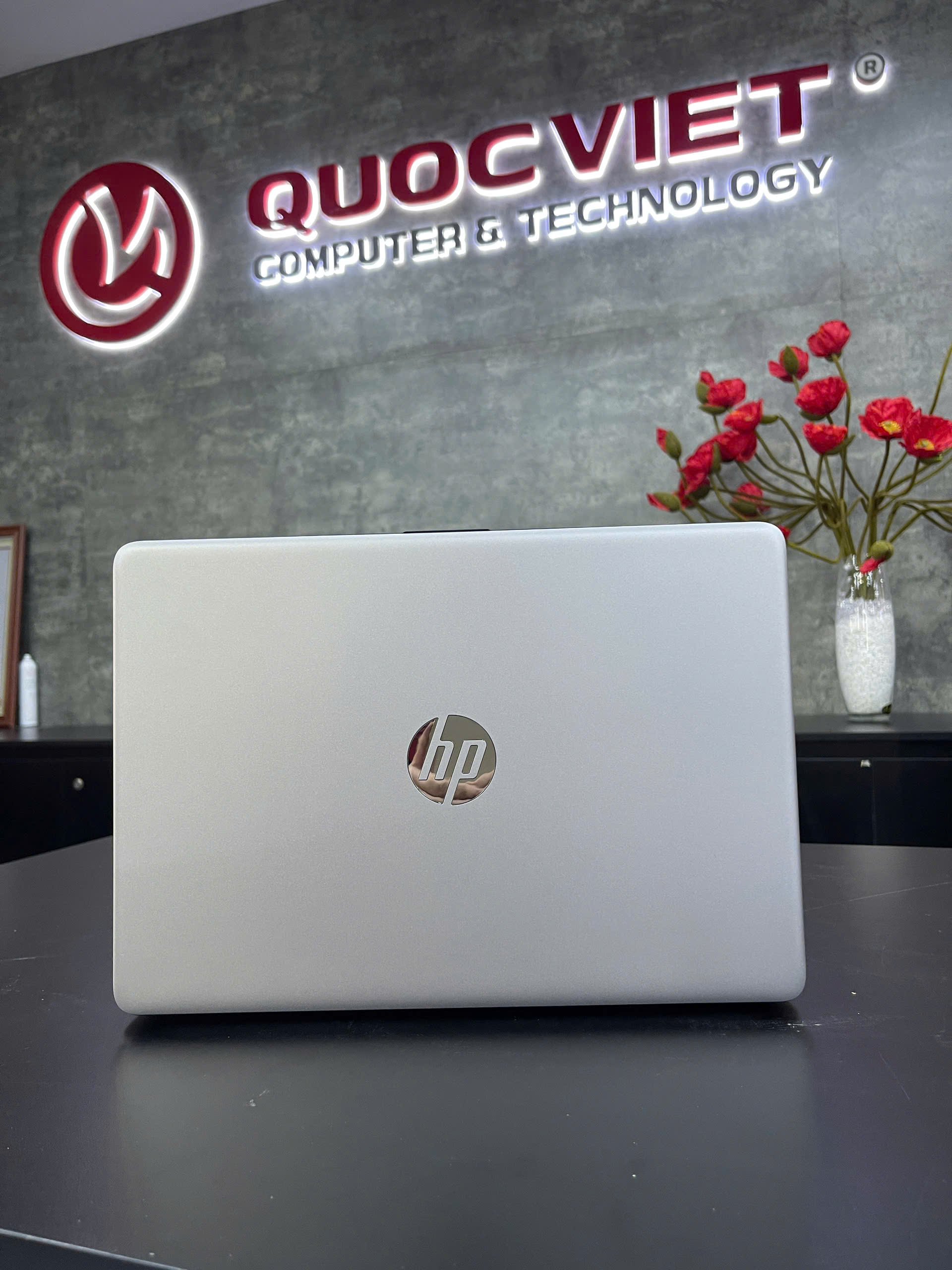 Máy tính xách tay HP 240 G9 AG2J4AT [i3-1215U/8GD4/256GSSD/14.0FHD/WLac/BT5/3C41WHr/W11SL/BẠC]