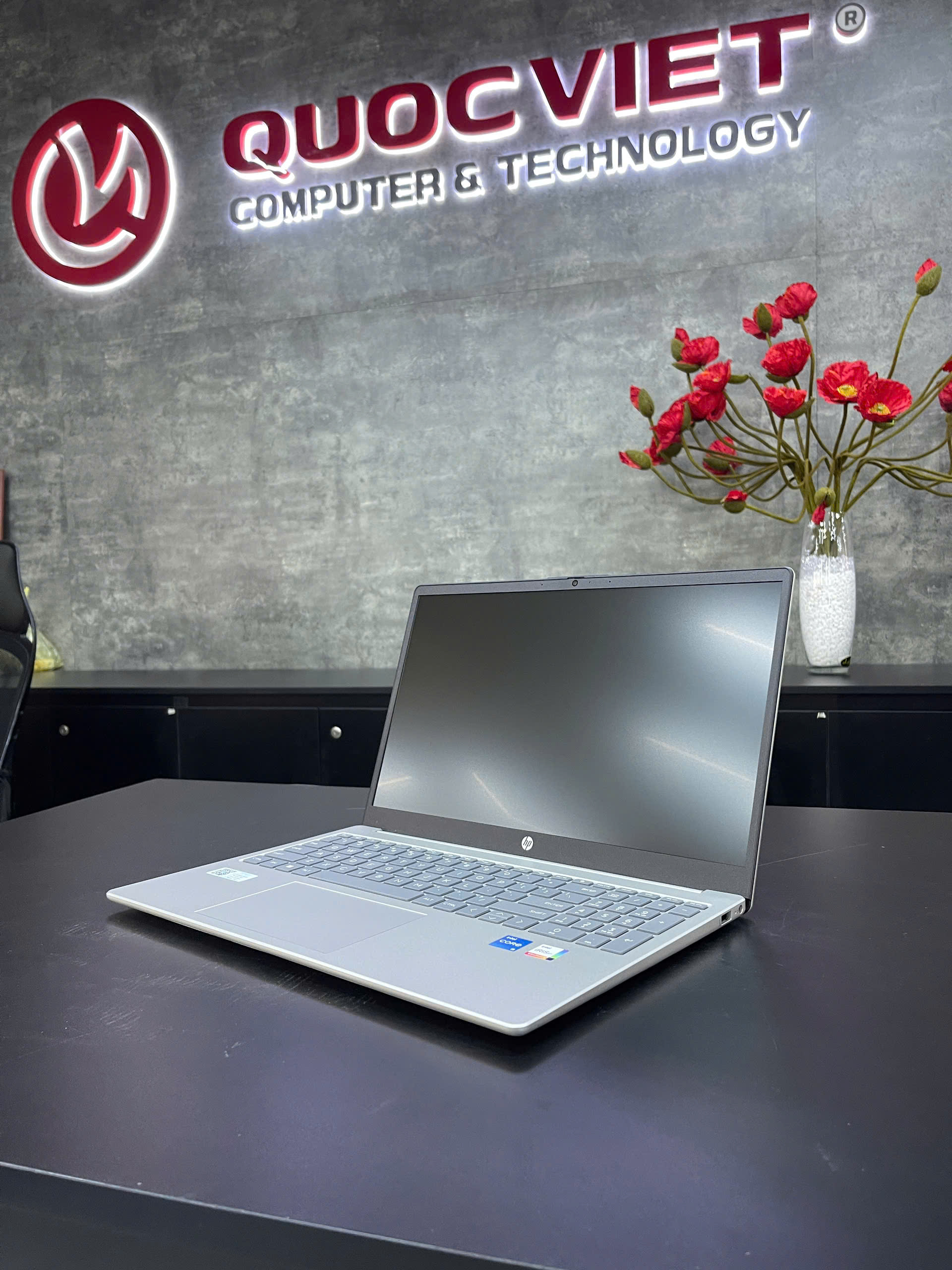 Máy tính xách tay HP 15-fd0235TU_9Q970PA [i5-1334U/16GB RAM/512GB SSD,Intel Graphics/15.6"FHD/Webcam/3 Cell,Wlan ax+BT,W11/Silver/1Y WTY]