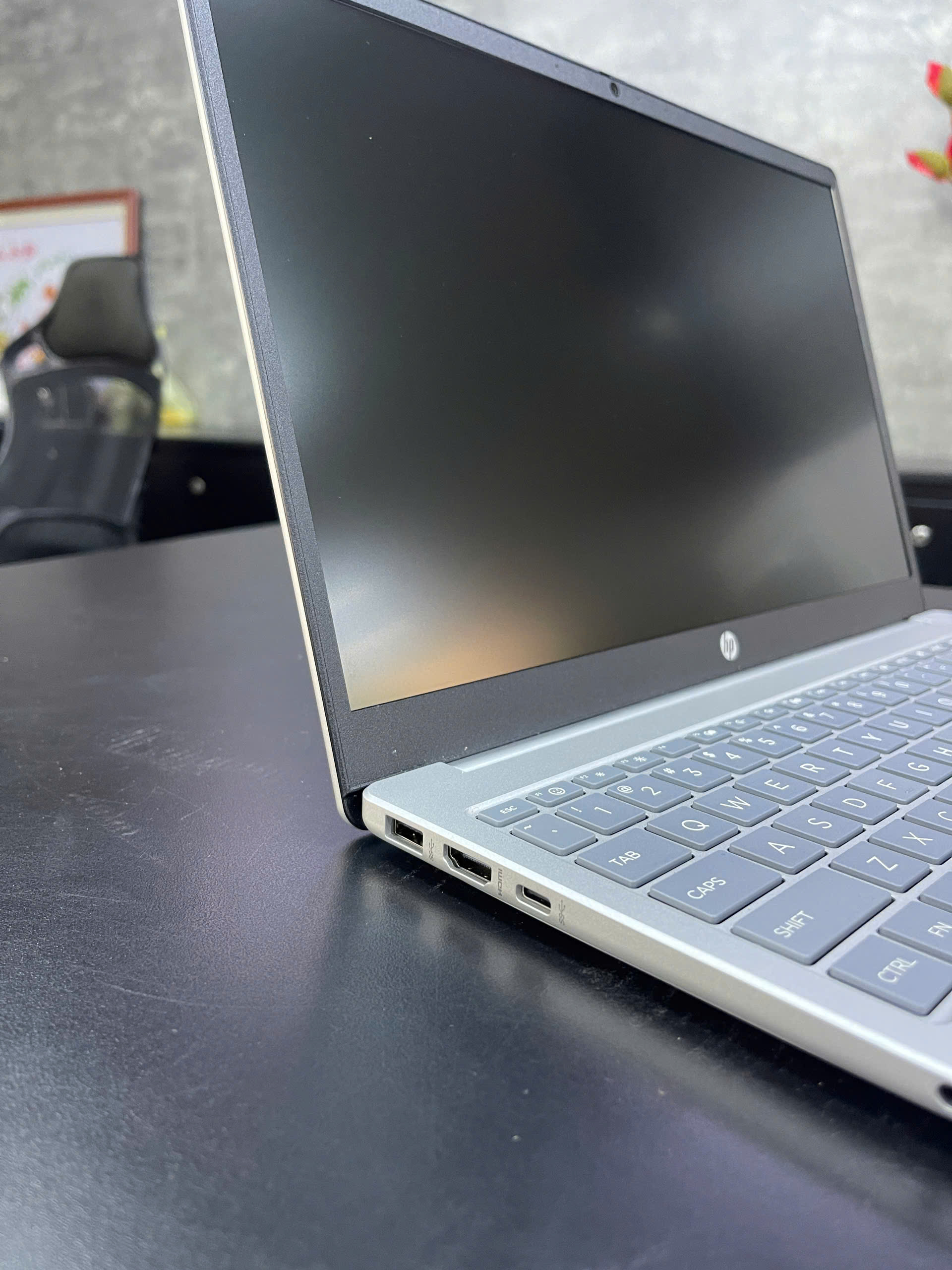 Máy tính xách tay HP 15-fd0235TU_9Q970PA [i5-1334U/16GB RAM/512GB SSD,Intel Graphics/15.6"FHD/Webcam/3 Cell,Wlan ax+BT,W11/Silver/1Y WTY]