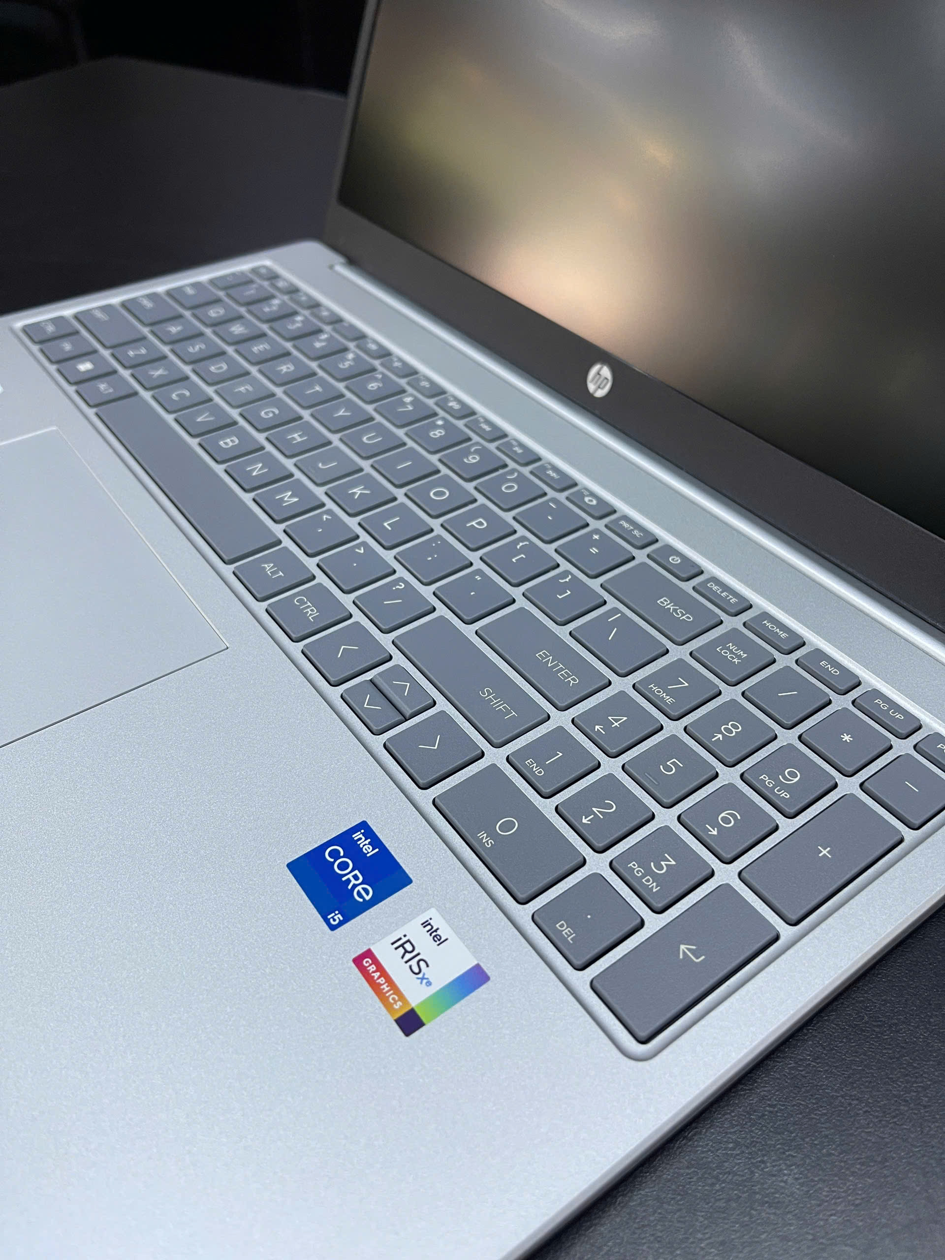Máy tính xách tay HP 15-fd0235TU_9Q970PA [i5-1334U/16GB RAM/512GB SSD,Intel Graphics/15.6"FHD/Webcam/3 Cell,Wlan ax+BT,W11/Silver/1Y WTY]