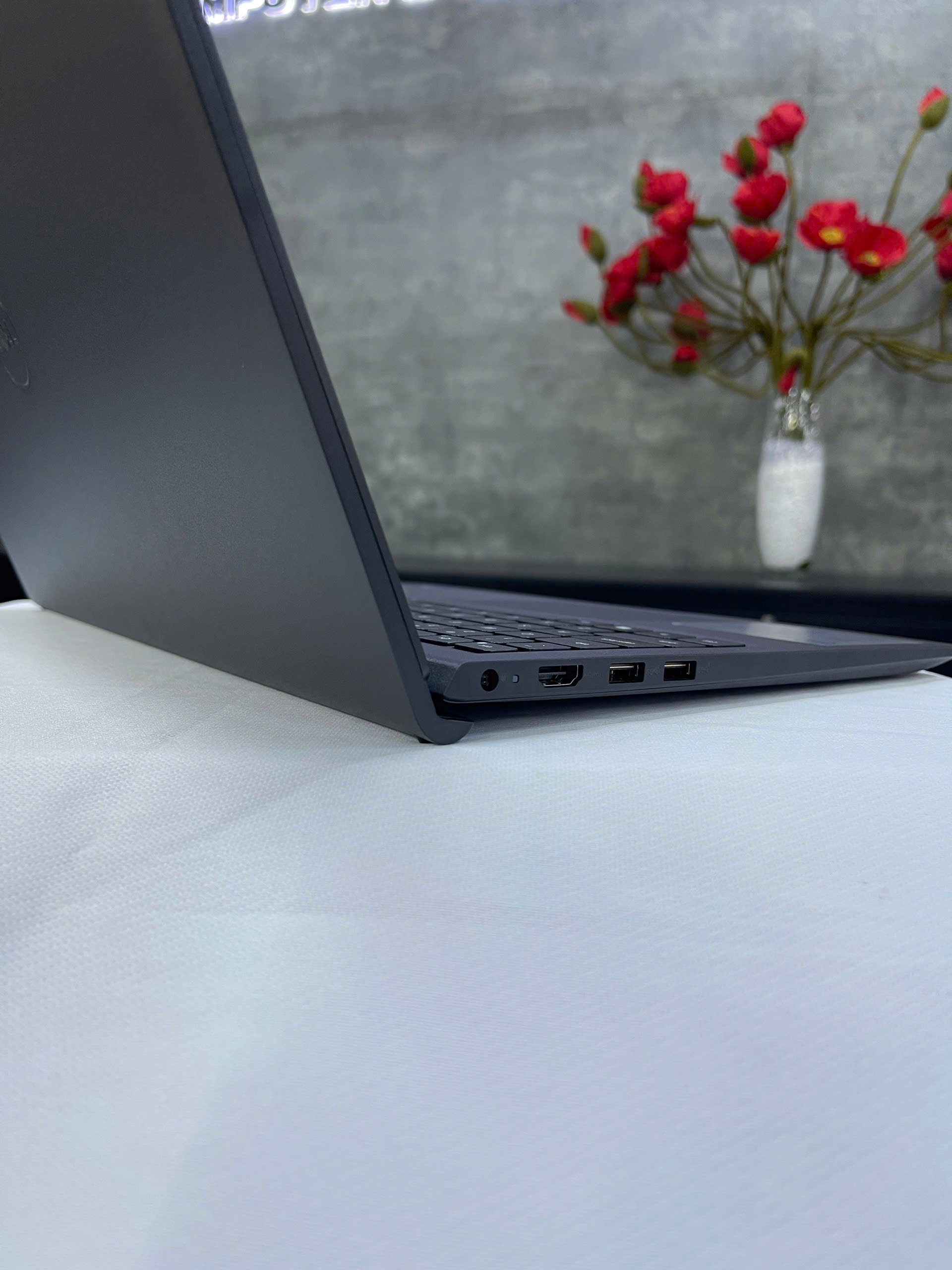 Máy tính xách tay Dell Inspiron 3520 71053702 (i5-1235U/8GB/512GB SSD/15.6 FHD/OF24/W11/Đen)