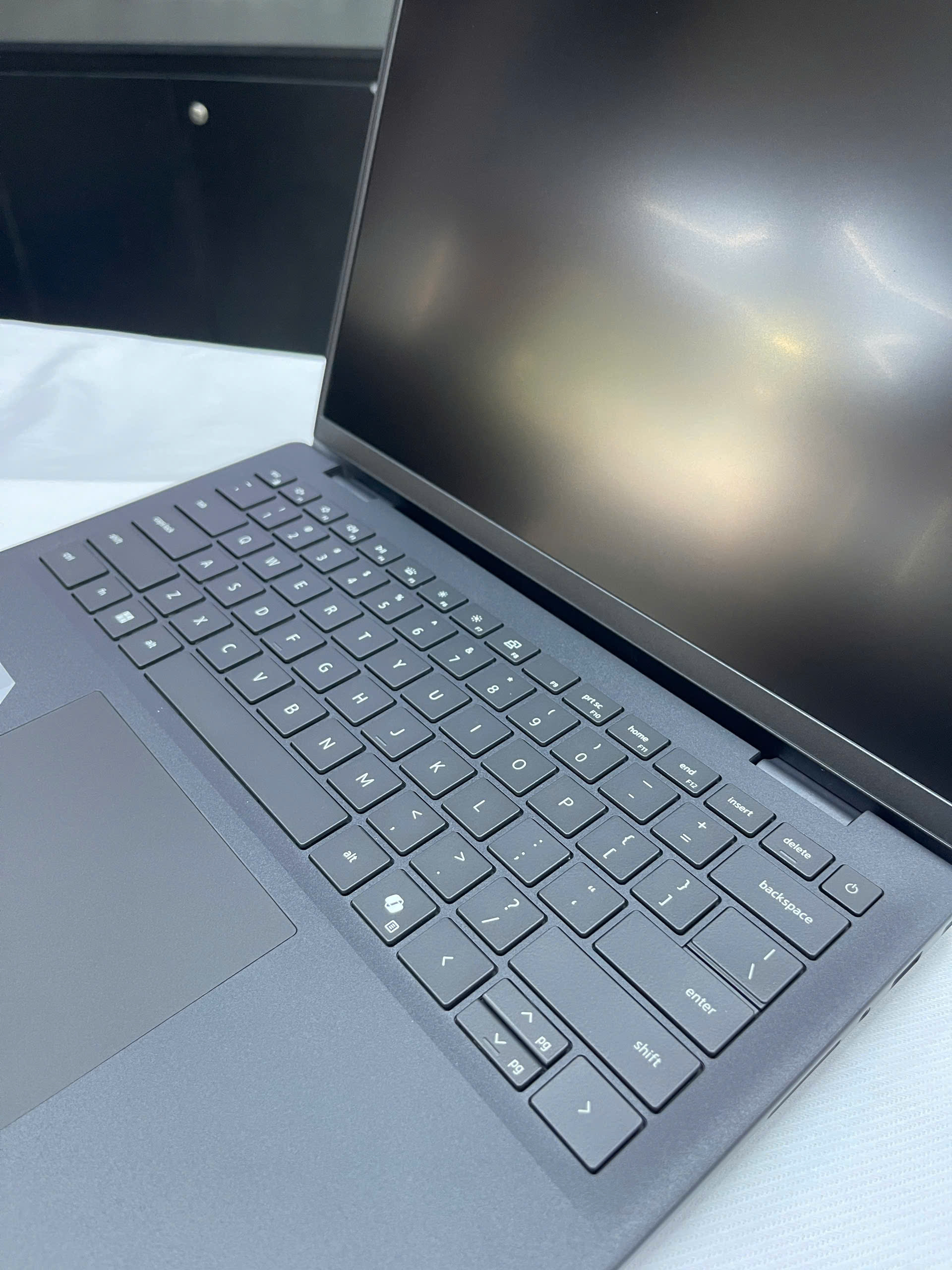 Máy tính xách tay Dell Inspiron 5440-5463BLK (i5-1334U/8GB/512GB SSD/14.0 FHD/W11/ 1Y/ BLACK/Đèn BP)