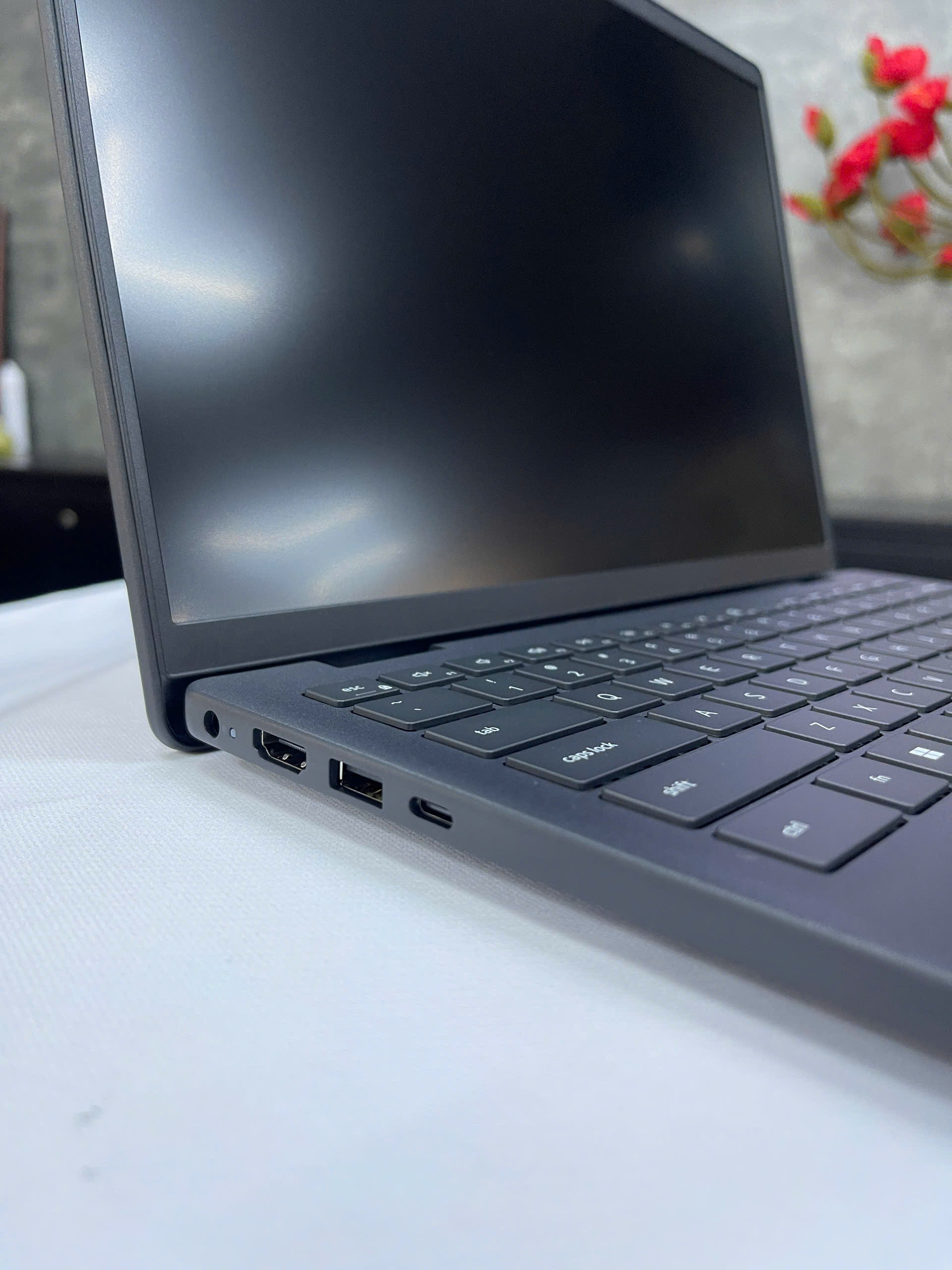 Máy tính xách tay Dell Inspiron 5440-5463BLK (i5-1334U/8GB/512GB SSD/14.0 FHD/W11/ 1Y/ BLACK/Đèn BP)