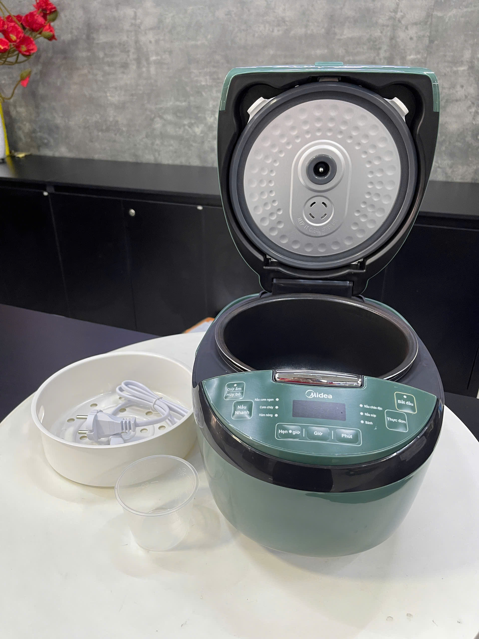 Nồi cơm điện Midea 1.8L Lít MR-FS1822